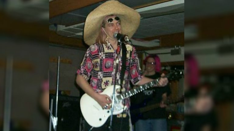 Tuy nhiên, Tiến sĩ Rodney là một người rất thân thiện và tích cực, không có bất kỳ kẻ thù nào. Thậm chí Quỹ Khoa học Quốc gia đã công bố rằng Rodney qua đời do nguyên nhân tự nhiên liên quan đến lịch sử lạm dụng rượu trong nhiều năm của anh. Tuy nhiên họ đã nhầm lẫn.