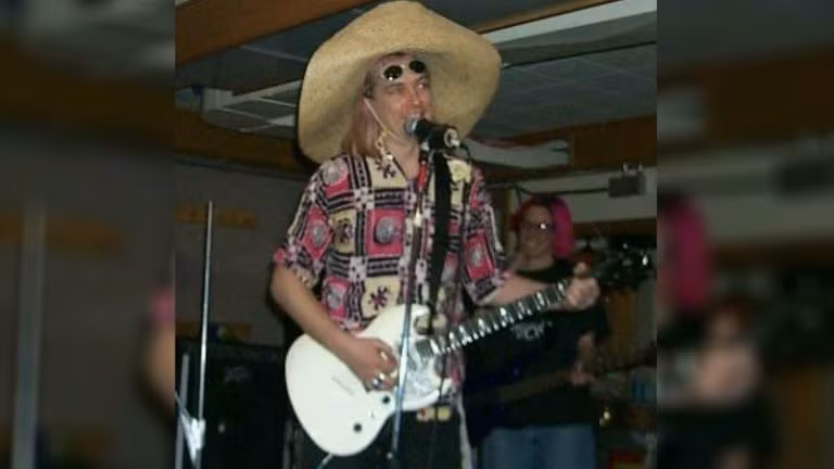 Tuy nhiên, Tiến sĩ Rodney là một người rất thân thiện và tích cực, không có bất kỳ kẻ thù nào. Thậm chí Quỹ Khoa học Quốc gia đã công bố rằng Rodney qua đời do nguyên nhân tự nhiên liên quan đến lịch sử lạm dụng rượu trong nhiều năm của anh. Tuy nhiên họ đã nhầm lẫn.