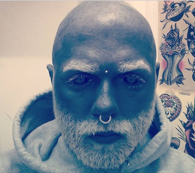 Chuyen la hom nay: Nguoi dan ong dam me bien thanh “nguoi ngoai hanh tinh”-Hinh-5