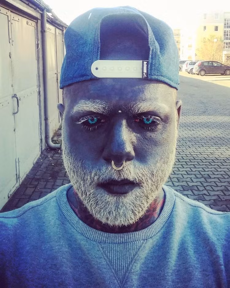 Chuyen la hom nay: Nguoi dan ong dam me bien thanh “nguoi ngoai hanh tinh”