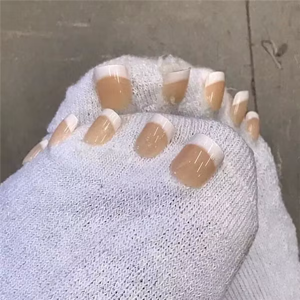 Trong bức ảnh này, nhiều người tỏ ra không thể hiểu nổi mục đích của chủ nhân bộ móng. Nó trông vô cùng bất hợp lý và gây khó chịu.