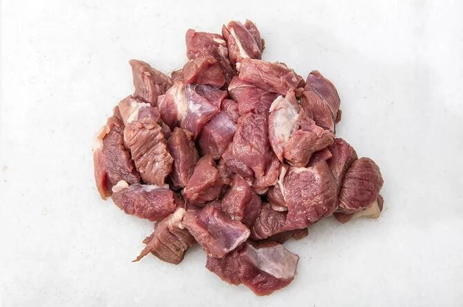 Năm 1876, tại một cánh đồng ở Bath, Kentucky, Mỹ đã xảy ra cơn mưa thịt vô cùng kỳ lạ. Sau đó, có người cả gan nếm thử thịt này, họ cho rằng đó là thịt cừu, thế nhưng cuối cùng, họ đã xác định được, đó là thịt gấu.