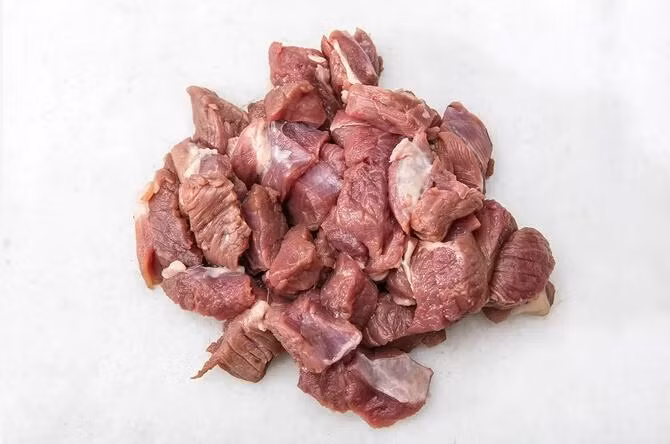 Năm 1876, tại một cánh đồng ở Bath, Kentucky, Mỹ đã xảy ra cơn mưa thịt vô cùng kỳ lạ. Sau đó, có người cả gan nếm thử thịt này, họ cho rằng đó là thịt cừu, thế nhưng cuối cùng, họ đã xác định được, đó là thịt gấu.