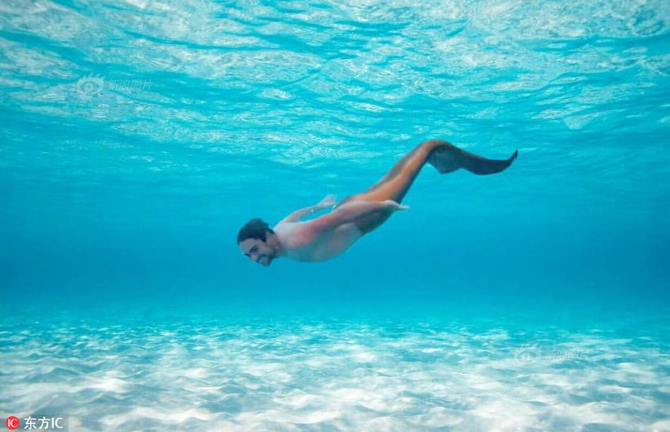 Christian cho biết, hồ bơi công cộng không cho phép anh được mang đuôi xuống bơi. Tuy nhiên điều đó không ảnh hưởng gì vì anh có hồ bơi riêng. Khi nào rảnh rỗi, Christian lại lái xe ra biển để thỏa mãn đam mê trở thành chàng tiên cá.