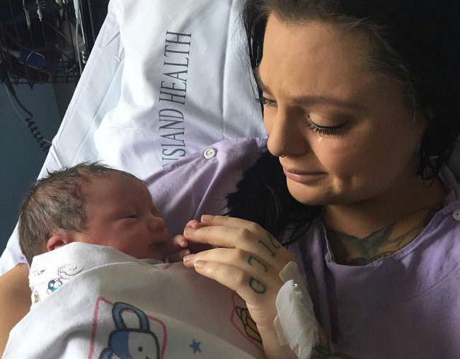 Khoảnh khắc gặp gỡ đầy xúc động của hai mẹ con. Ảnh: Supplied.