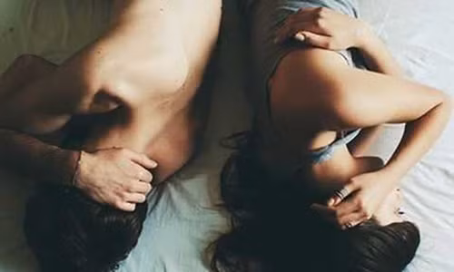 Khi có bầu bé thứ 2, tôi mới phát hiện chồng thường xuyên có quan hệ thân mật với người đàn ông khác. (Ảnh minh họa)