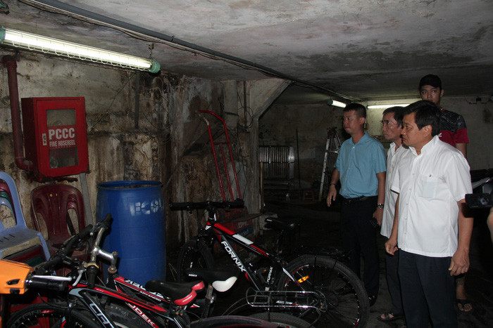 Hệ thống PCCC tại tầng hầm giữ xe cũng như toàn bộ chung cư bị hư hỏng không hoạt động được - Ảnh: QUANG KHẢI