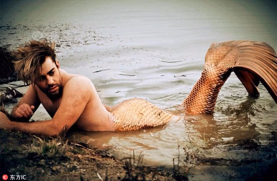 Christian thừa nhận, mình gặp một số vấn đề khi trở thành tiên cá. "Tôi bị đau mắt cá chân khi đeo chiếc đuôi hơn một tiếng đồng hồ. Sau vài giờ thì mắt tôi bị mờ vì nước biển hoặc clorua mặn", Christian nói.