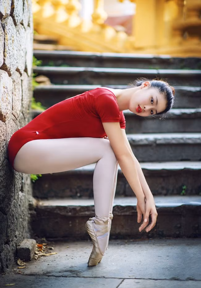 Ngọc Bích chia sẻ, cô muốn thực hiện bộ ảnh này để lưu giữ vẻ đẹp tuổi 18 của mình.