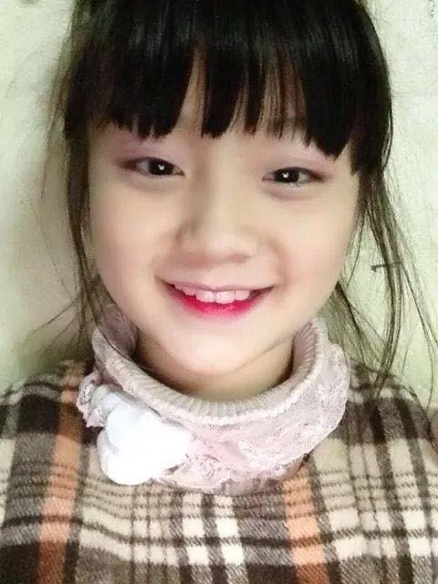 Đôi mắt cười dễ thương và những nét trong sáng khiến Kim Anh rất ăn hình.