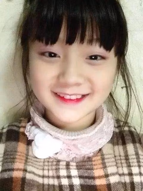 Đôi mắt cười dễ thương và những nét trong sáng khiến Kim Anh rất ăn hình.