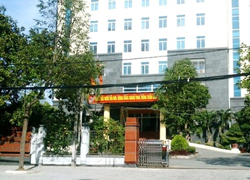  6. Lái xe Sở TNMT Thanh Hóa nhắn tin vòi tiền doanh nghiệp: Tháng 4/2017, ông Nguyễn Thăng Long, lái xe Chi cục bảo vệ môi trường (Sở Tài nguyên) bị kỷ luật, chuyển xuống làm nhân viên bảo vệ do lợi dụng danh nghĩa đoàn kiểm tra, có hành vi trao đổi, nhắn tin tư vấn để lấy tiền doanh nghiệp.