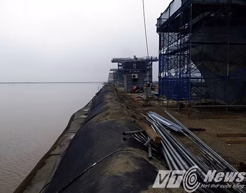 Can canh cong truong cau vuot bien dai nhat Viet Nam-Hinh-4