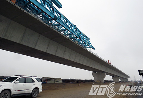 Can canh cong truong cau vuot bien dai nhat Viet Nam-Hinh-9