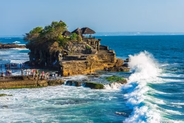 Tanah Loh nổi bật giữa biển khơi. (Ảnh: Heng Steven)