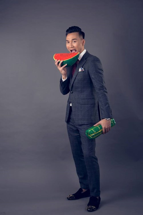 Thành Trung chia sẻ: “Thành Trung không thể đẹp trai bằng Phan Anh, dù có đi thẩm mỹ sang tận Hàn Quốc thì cũng không bằng. Bản thân Thành Trung rất thích phong cách đĩnh đạc của Phan Anh, nhưng thích là một chuyện, hợp với mình hay không lại là chuyện khác. Nét riêng của Thành Trung là mình có biên độ hoạt động rộng, có thể bình chương trình thể thao, thiếu nhi, diễn hài, âm nhạc… Mình tạo chỗ đứng từ sự đa năng đó. Còn Phan Anh tạo chỗ đứng từ sự lịch lãm, nam tính, rất đàn ông trên sân khấu, đến mình còn thích sức hút ấy của Phan Anh”.