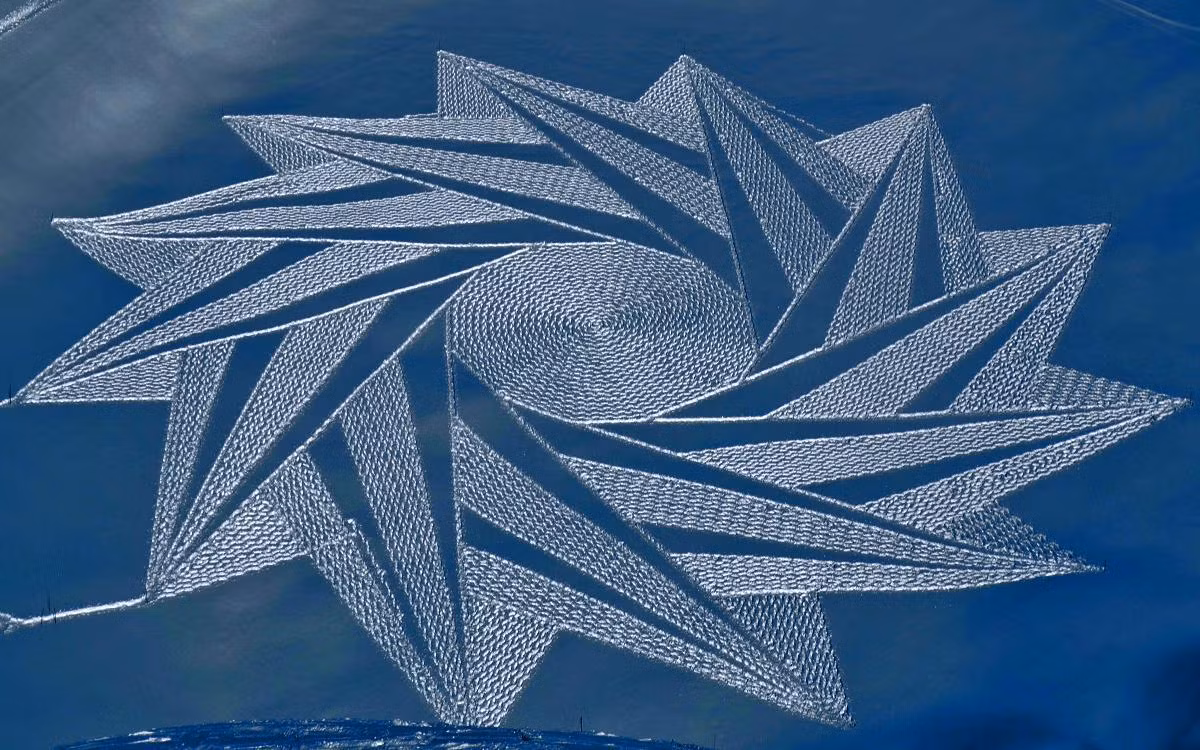 Sự cố gắng của người nghệ sĩ được đền đáp bằng những trầm trồ, ngưỡng mộ của người xem.