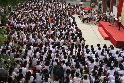 Dương Anh Vũ truyền cảm hứng tại các trường THPT.