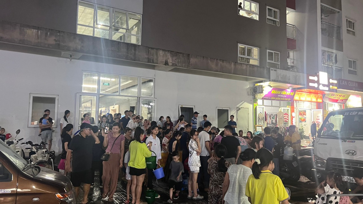 Tuy nhiên, từ đó đến nay, tình trạng thiếu nước vẫn tiếp tục diễn ra ở khu đô thị đông đúc này khiến cuộc sống của người dân đảo lộn.