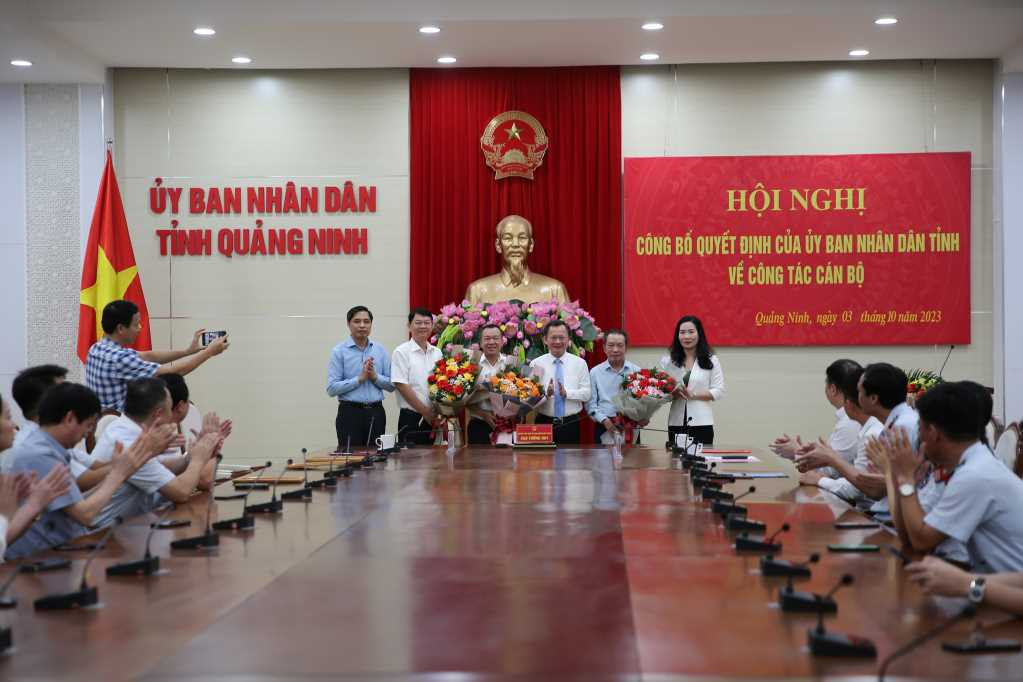 Quang Ninh cong bo quyet dinh ve cong tac can bo