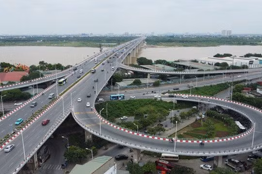 To chuc lai giao thong tren cau Vinh Tuy, un tac co giam?