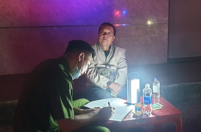  Bị dừng xe kiểm tra, tông vào CSGT: 21h ngày 4/5/2023, trong lúc ra hiệu lệnh yêu cầu dừng xe để kiểm tra nồng độ cồn, Trung tá Nguyễn Đắc Thủy, cán bộ Đội Cảnh sát giao thông-Trật tự, Công an thành phố Bảo Lộc (tỉnh Lâm Đồng) bị đối tượng Hồ Cao Thắng (sinh năm 1960, trú tại phường B’Lao, thành phố Bảo Lộc) đâm thẳng vào người. Hậu quả, Trung tá Nguyễn Đắc Thủy bị 2 vết thương hở ở tay phải và chân trái. Ngay sau đó, Trung tá Nguyễn Đắc Thủy được đồng đội đưa đến Bệnh viện Đa khoa II Lâm Đồng điều trị các vết thương. Qua kiểm tra, ông Hồ Cao Thắng có nồng độ cồn là 0,317 mg/lít khí thở. 