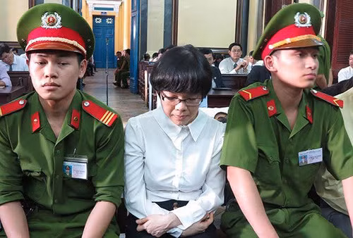 ‘Siêu lừa’ Huỳnh Thị Huyền Như tại một phiên tòa.