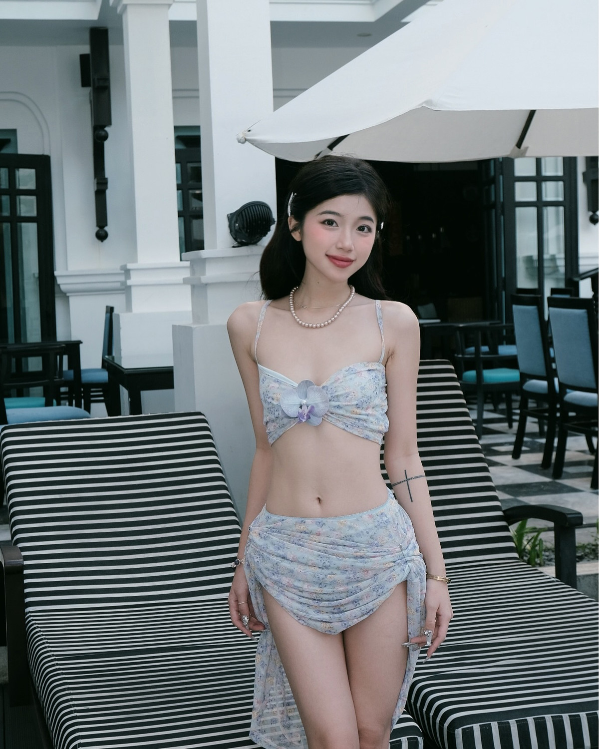 Cô nàng từng được báo trung ca ngợi về nhan sắc.