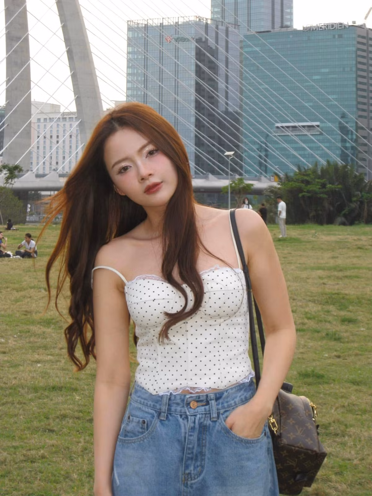 Bên cạnh việc thay đổi phong cách, Lê Lý Lan Hương cũng đang tập trung phát triển sự nghiệp riêng, không chỉ dừng lại ở vai trò mẫu ảnh mà còn thử sức ở nhiều lĩnh vực khác nhau như đóng phim.