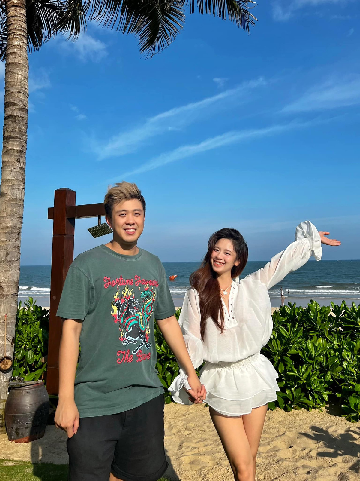 Cặp đôi bắt đầu hẹn hò từ năm 2020 và công khai mối quan hệ vào năm 2022.