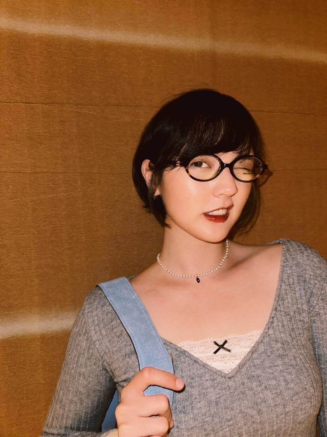 Hải Tú vốn là gương mặt gây nhiều tò mò kể từ khi trở thành nghệ sĩ độc quyền của M-TP Entertainment. Dù ít xuất hiện trước truyền thông, nhưng mỗi lần trở lại, cô đều tạo nên sự chú ý bởi phong cách thời trang độc đáo và thần thái cuốn hút.