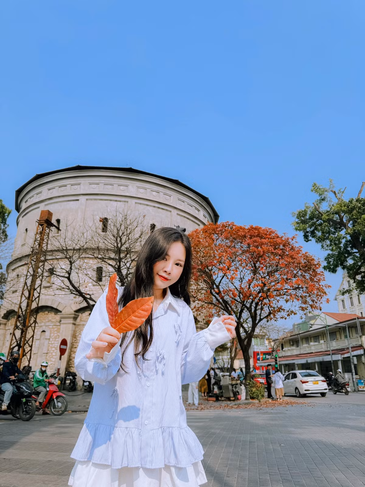 Chỉ cần đứng vào khung hình, bạn sẽ có ngay những bức ảnh đẹp chẳng kém gì những thước phim lãng mạn. (Ảnh: Huong Nguyen)