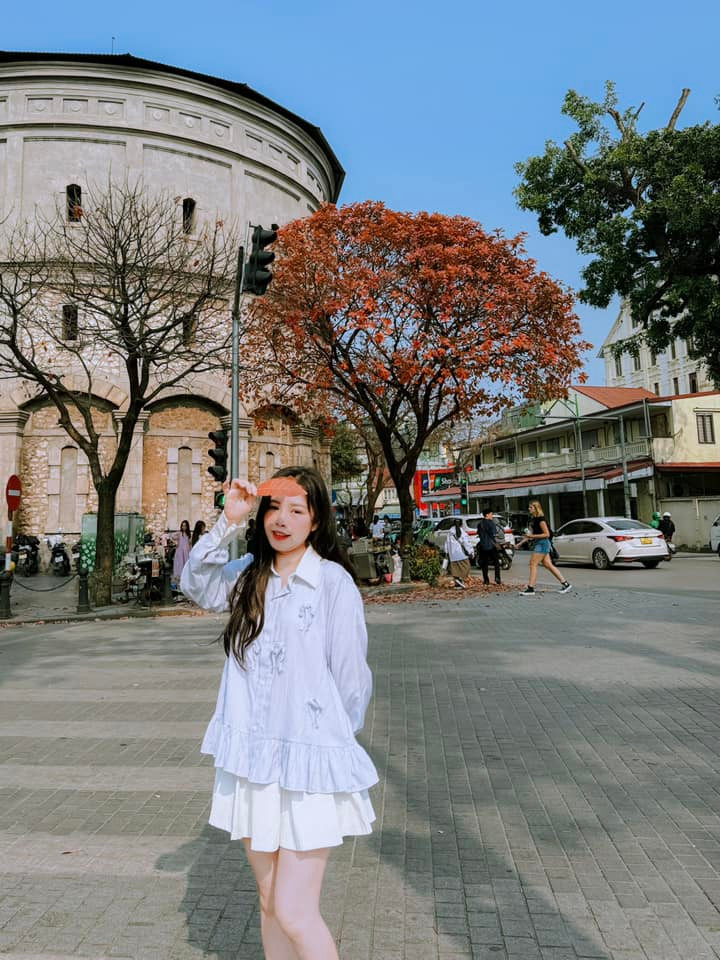 Dù bạn diện trang phục vintage nhẹ nhàng, năng động với áo khoác denim hay thậm chí là áo dài truyền thống, nơi đây vẫn mang đến những bức hình đậm chất nghệ thuật. (Ảnh: Huong Nguyen)