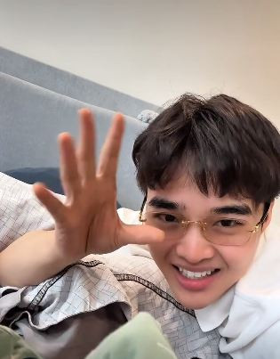 Theo đó, anh chàng đăng tải video ghi lại khoảnh khắc nằm cạnh một em bé với dòng trạng thái: "Em bé Mộc của ba Tun". Tun Phạm cũng thừa nhận chuyện có con trong video: "Chia sẻ thật với mọi người, là mình đã chính thức có con rồi", kèm theo đó, anh chàng đăng tải hình ảnh của 9 em bé với lời đố người theo dõi đoán xem đâu là con của anh chàng.