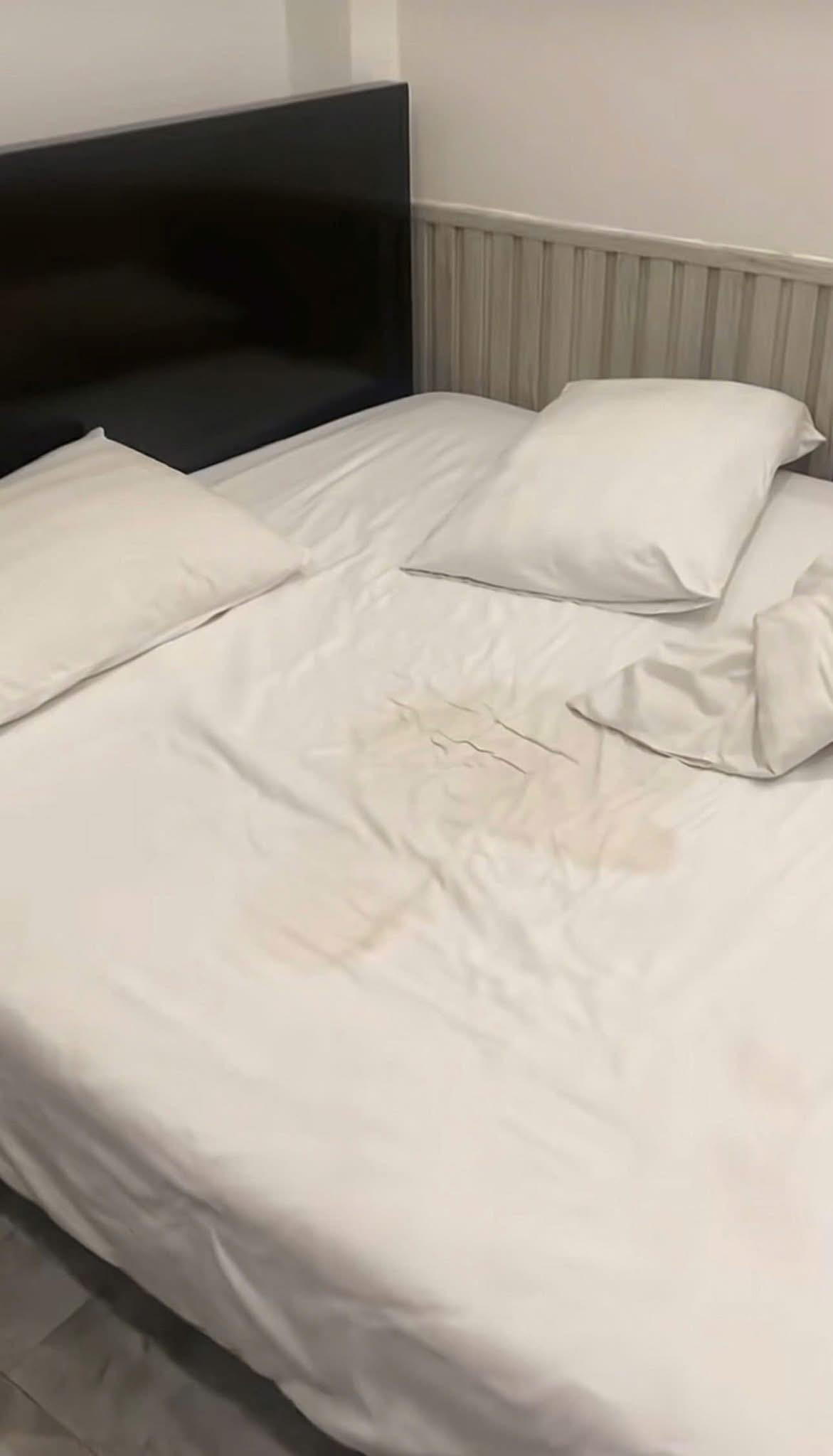 Mới đây, chủ một khách sạn ở Đà Lạt vì quá tức giận với cách hành xử của một vị khách đã đăng tải bài viết trên fanpage chính thức của khách sạn. Theo đó, vị khách này vốn đã bị một khách sạn khác từ chối trước đó, nhưng vì lòng thương người nên chủ khách sạn này quyết định nhận: "Sáng hôm qua có chị khách đi taxi đỗ xịch trước cửa, khách sạn bên cạnh từ chối không nhận vì chị ngồi xe lăn, khách sạn mình nhận. Sau khi đẩy chị vào trong thì anh lái taxi phải xin nước và đồ vệ sinh để chà rửa rất nhiều lần ghế sau xe". (Ảnh: Khách sạn golden rum Đà Lạt)