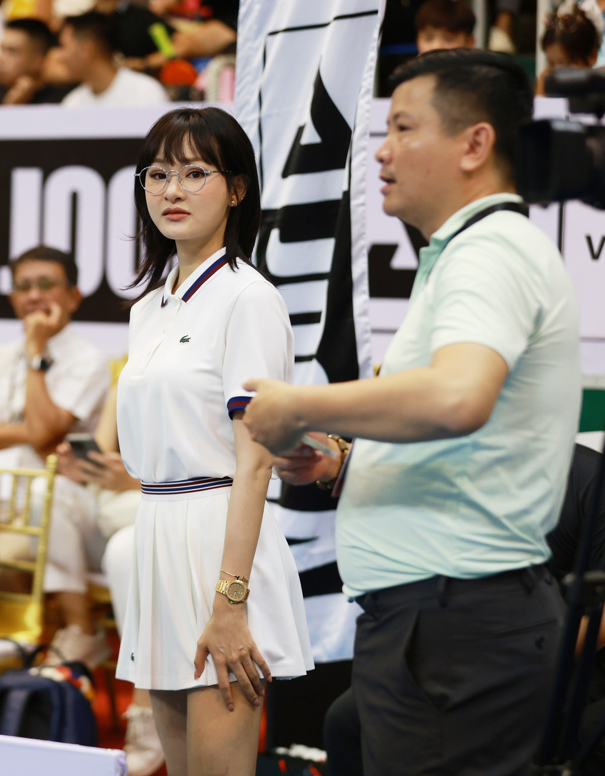 Với những khán giả còn nhớ tới nữ "ca sĩ thị phi" Hiền Hồ có thể nhận thấy, trước đây cô nàng thường đăng tải những hình ảnh đi chơi golf. Thế nhưng hậu lùm xùm tình ái, Hiền Hồ đã hạn chế đăng ảnh lên đồ đi chơi golf, mà thay vào đó cô chuyển sang môn thể thao Pickleball. (Ảnh: Hồ Đức Đồng)