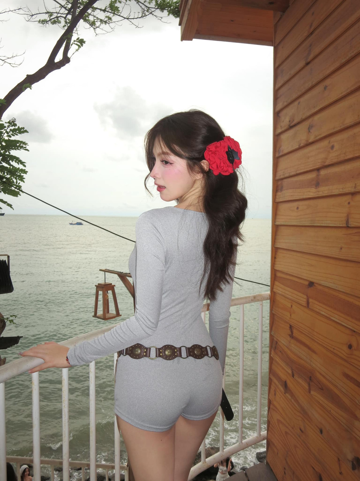 Bạn gái của tiền đạo Lê Minh Bình sở hữu thân hình thon gọn cùng đường cong quyến rũ.