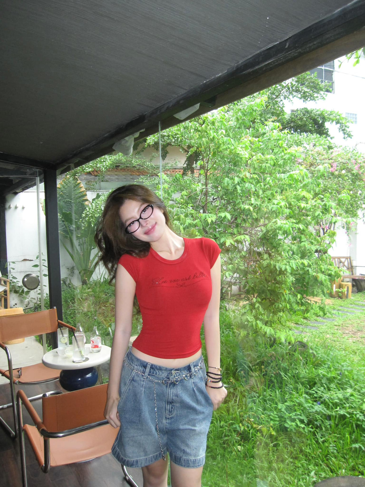 Từng được gọi với danh xưng "hot girl đeo kính", bạn gái tiền đạo Lê Minh Bình đã có sự thay đổi về ngoại hình, ngày càng trưởng thành và nữ tính hơn trước.