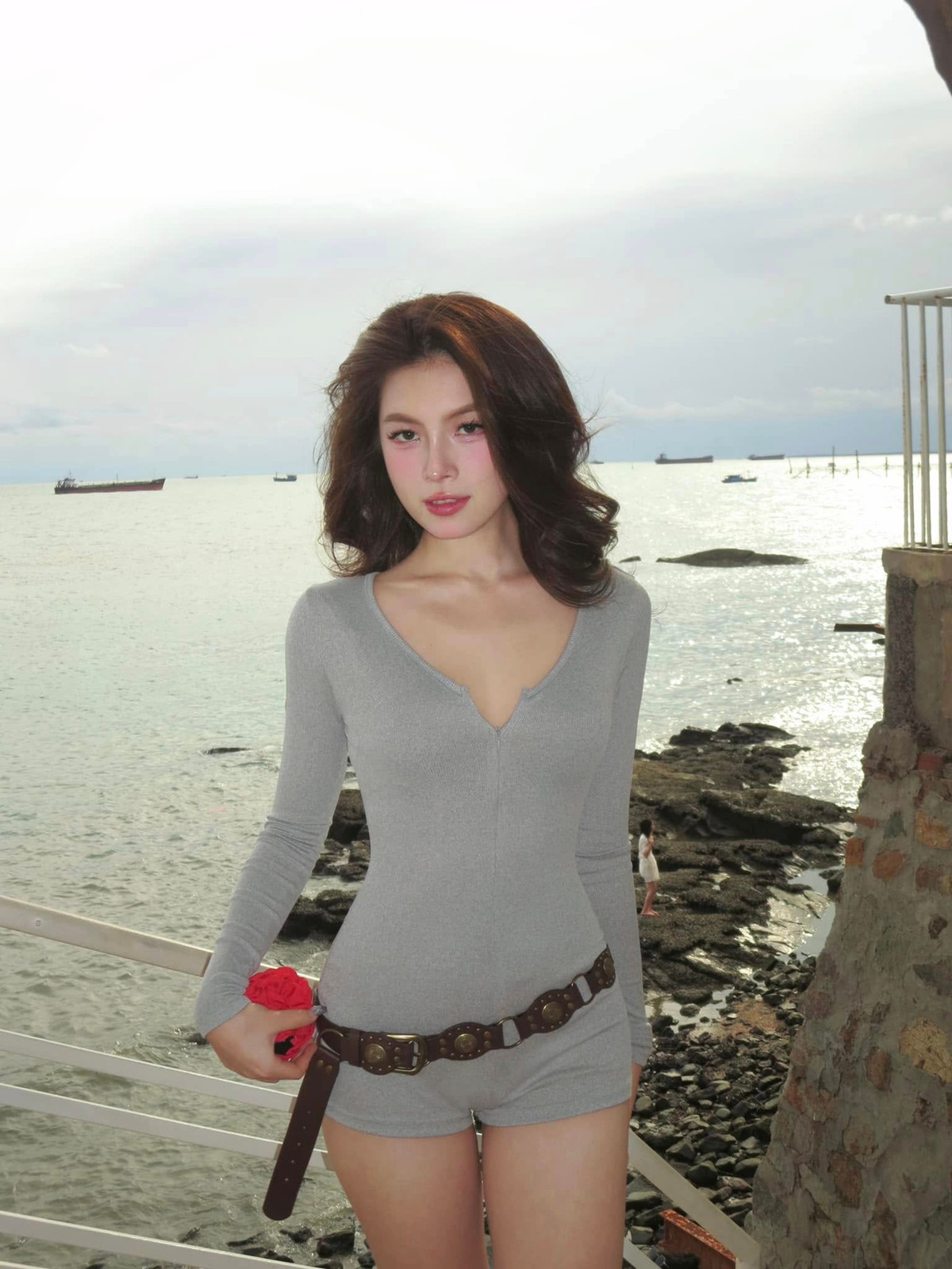 Không giống như nhiều nàng WAGs nổi tiếng khác, Nguyễn Thụy Bảo Hân chọn lối sống kín đáo, không phô trương nhưng vẫn luôn khiến dân mạng quan tâm nhờ vẻ ngoài xinh đẹp và thần thái cuốn hút.