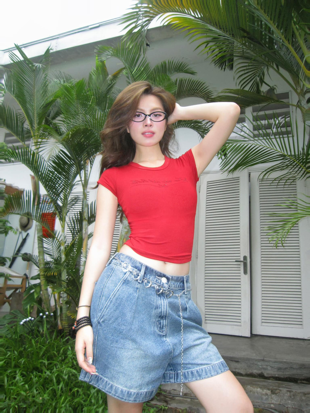 Nguyễn Thụy Bảo Hân được biết đến là bạn gái của tiền đạo Lê Minh Bình – một trong những cầu thủ trẻ đầy tiềm năng của bóng đá Việt Nam. Không chỉ nổi bật với nhan sắc xinh đẹp, Bảo Hân còn gây ấn tượng với phong cách thanh lịch, nhẹ nhàng nhưng không kém phần cuốn hút.