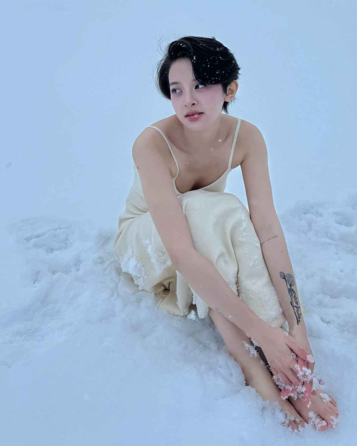 Hà My lựa chọn cho mình kiểu tóc tém ngắn, một phong cách không phải ai cũng dám thử. Đây cũng là đặc điểm làm nên thương hiệu của cô nàng.