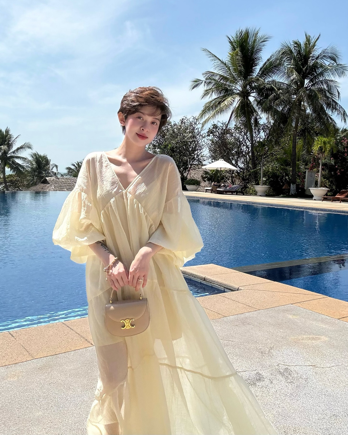 Sự kết hợp giữa mái tóc tém và phong cách thời trang đa dạng giúp Hà My luôn nổi bật.