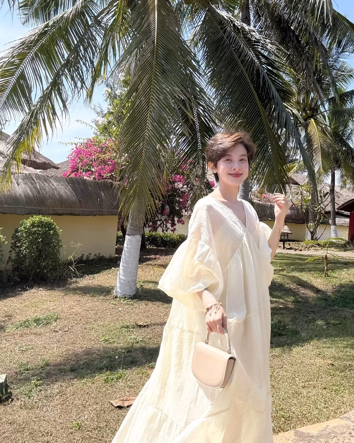 Hà My có thân hình thon thả, nuột nà, vòng eo con kiến siêu nhỏ nhắn. Thế nhưng cô nàng lại có chiều cao không mấy nổi trội, trong một số bình luận trả lời người theo dõi, Hà My tiết lộ chỉ cao chưa đến 1m50 khiến nhiều người bất ngờ.