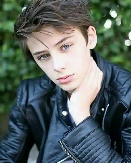 William Franklyn-Miller nổi tiếng nhất ở Nhật Bản. Tất cả bắt nguồn từ khoảnh khắc định mệnh khi một cư dân mạng xứ sở hoa anh đào chia sẻ hình ảnh của William lên nền tảng Twitter.