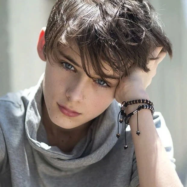 William Franklyn-Miller, sinh ngày 25/3/2004 tại London, Anh, từng gây sốt toàn cầu vào năm 2016 khi những hình ảnh của cậu lan truyền mạnh mẽ trên mạng xã hội.