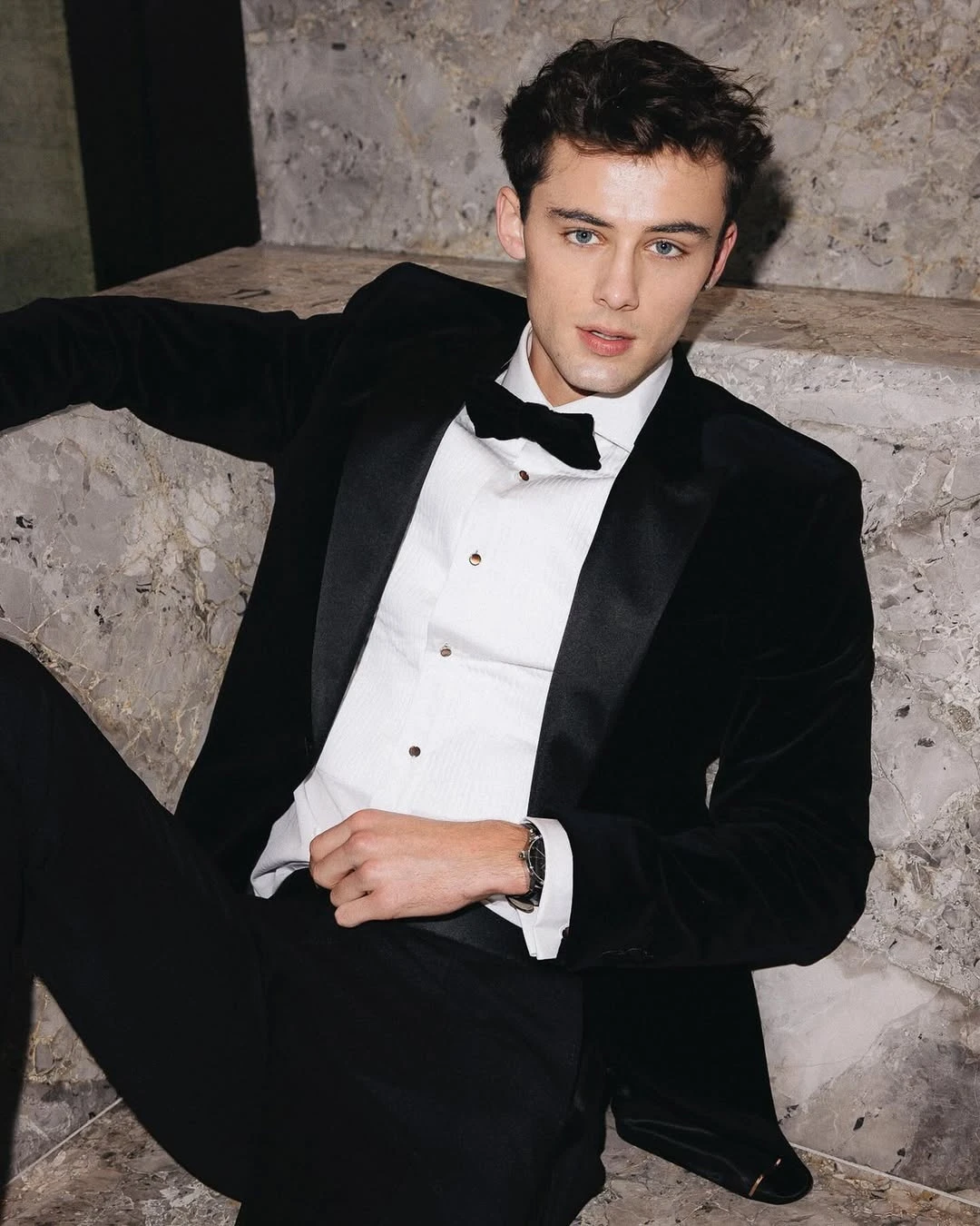 Sự nổi tiếng bất ngờ này đã mở ra cho cậu nhiều cơ hội trong lĩnh vực người mẫu và diễn xuất.