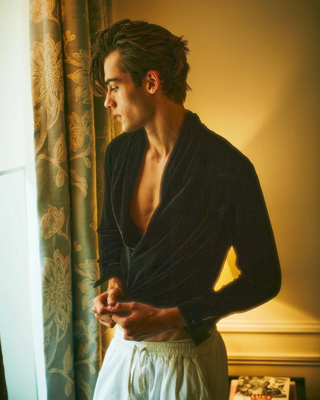 Không chỉ thành công trong lĩnh vực người mẫu, William còn lấn sân sang diễn xuất với vai diễn Joseph Wilson thời trẻ trong series truyền hình nổi tiếng "Arrow". Sự xuất hiện của cậu trong các dự án phim ảnh đã nhận được nhiều lời khen ngợi, khẳng định tài năng và sự đa dạng trong nghệ thuật.