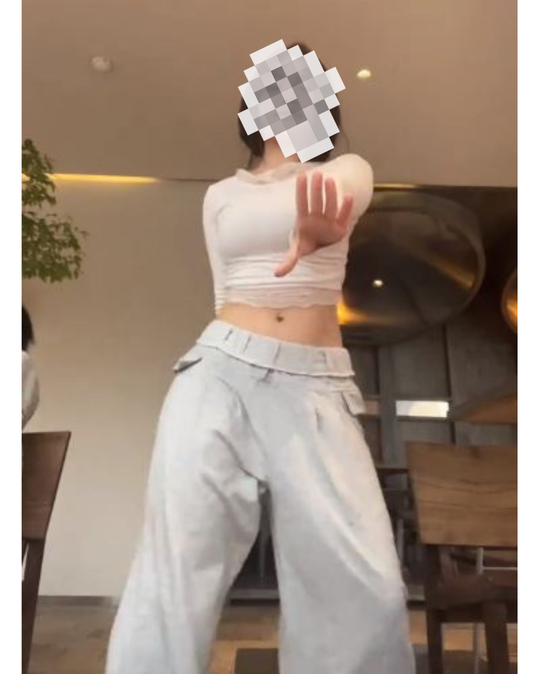 Chính vậy khi đoạn clip "nóng" được phát tán, nhiều người bày tỏ sự ngạc nhiên.