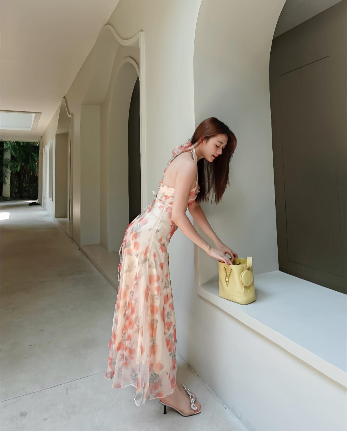 Những hình ảnh mới của Thiều Bảo Trang nhanh chóng nhận được lời khen từ phía người hâm mộ. Nhiều bình luận không ngần ngại dành những mỹ từ cánh cán nhất như "quyến rũ quá", "dáng chuẩn không cần chỉnh"...