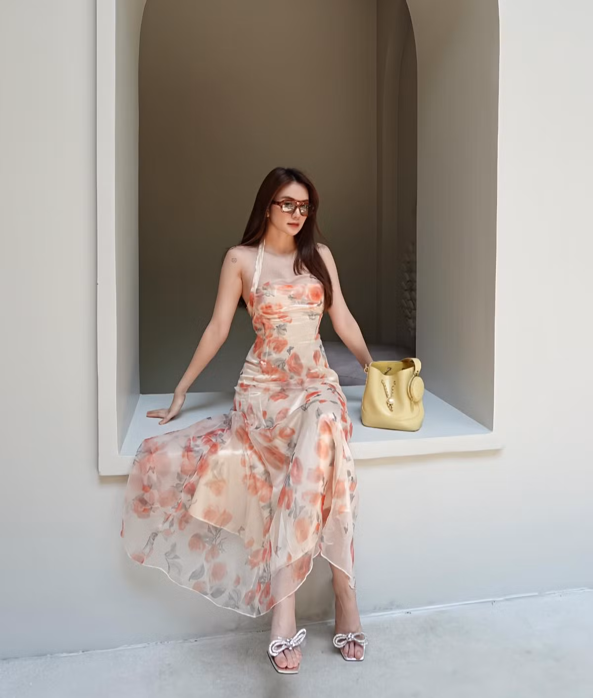 Phong cách thời trang của Thiều Bảo Trang luôn mang sự kết hợp hoàn hảo giữa sự thanh lịch và gợi cảm.